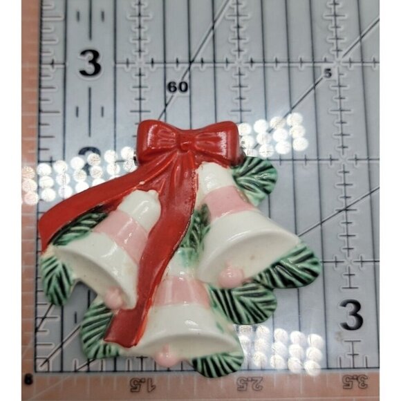 Holland Mold Christmas Brooch Handmade Handpainted Bells Holly Ribbon Vintage - Picture 2 of 9